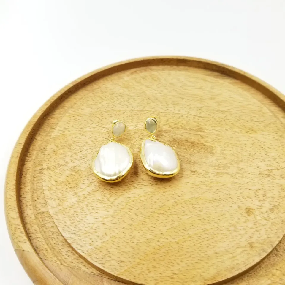 Our Dve Pearl Drop orecchini perla argento dorato
