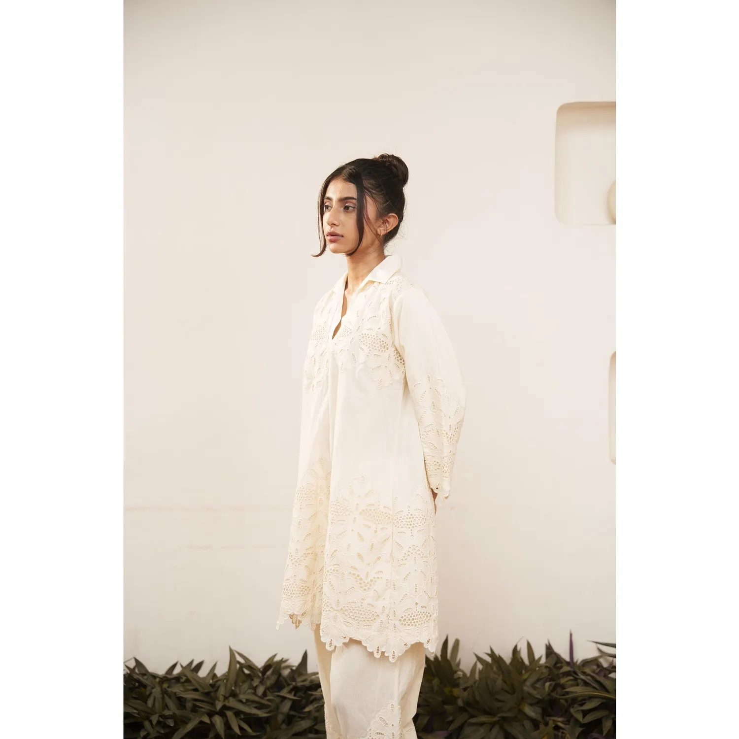 Our Dve Capsule 18 coordinato top pantalone beige cotone