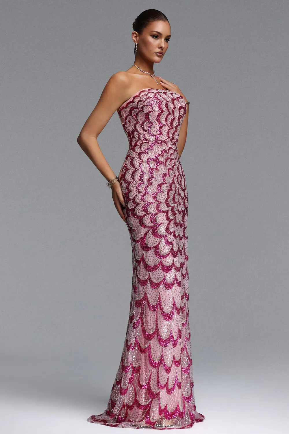 Bella Barnett Facia abito maxi paillettes rosa senza spalline