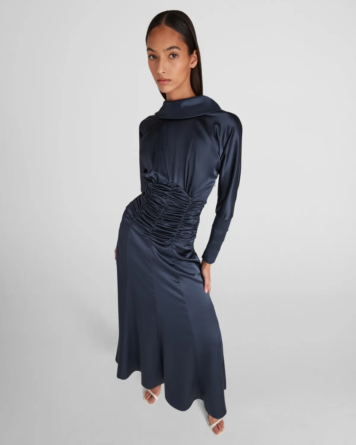 Violante Nessi Edgar abito lungo blu cady schiena nuda