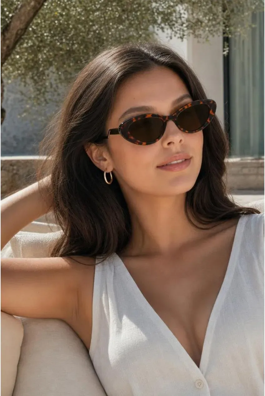 SVNX Occhiali Sole Cat-Eye Marroni Dettaglio Metallo Oro
