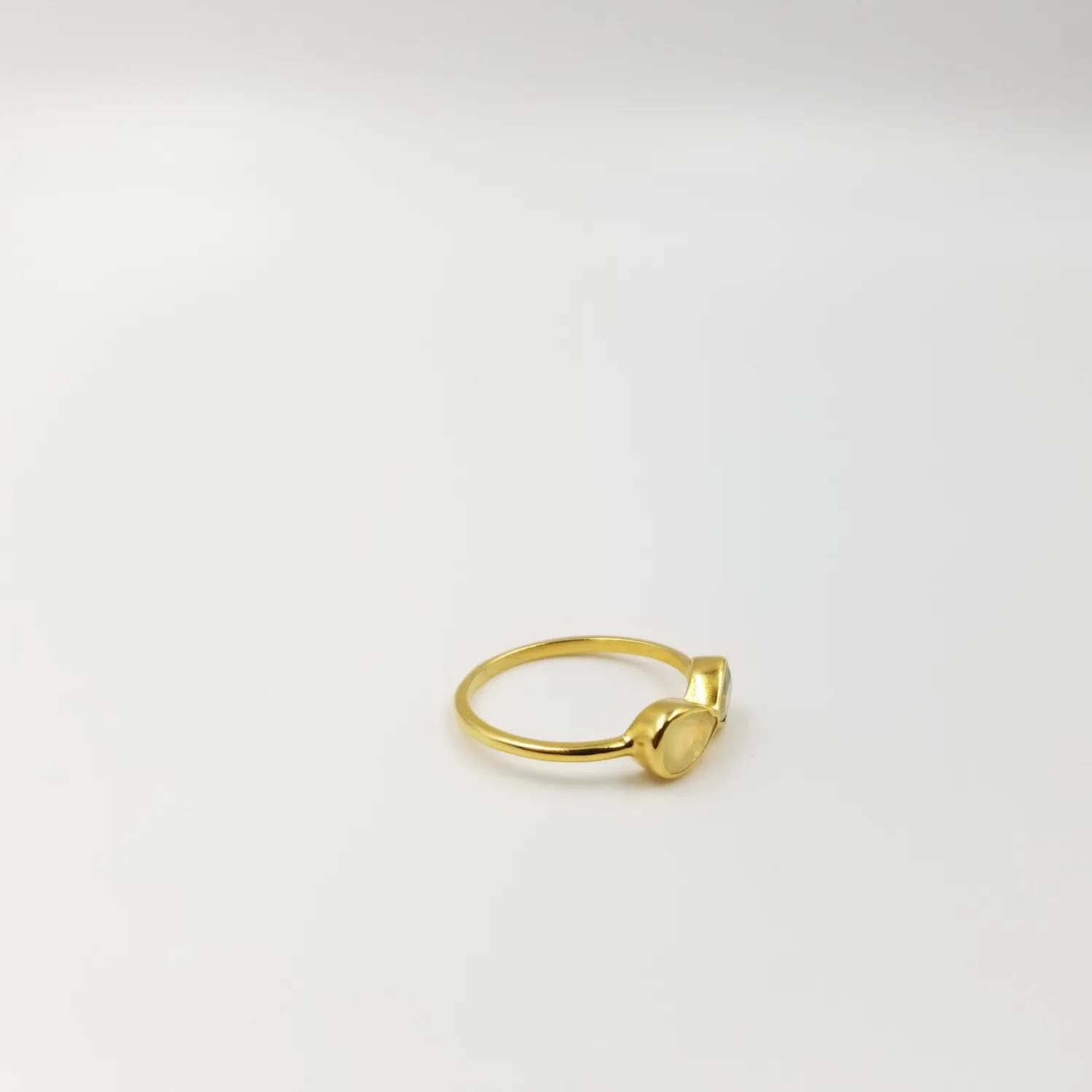 Our Dve Moonstone Infinity Ring anello pietra di luna placcato oro