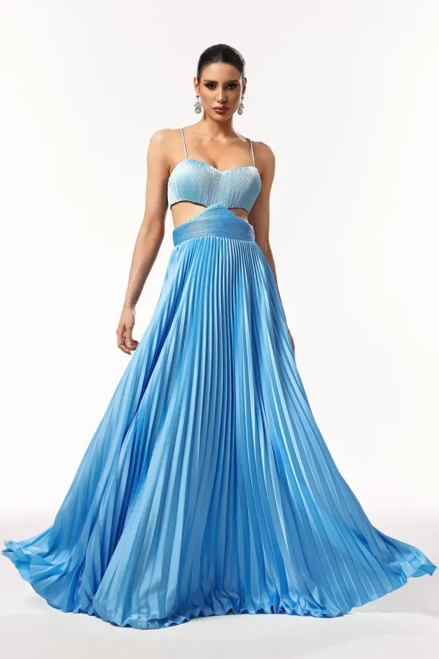 Bella Barnett Moua abito maxi blu satin smanicato pieghe