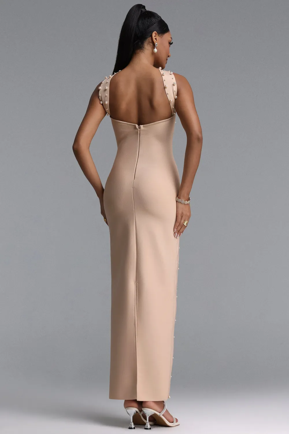 Bella Barnett Nesya abito nude maxi perle