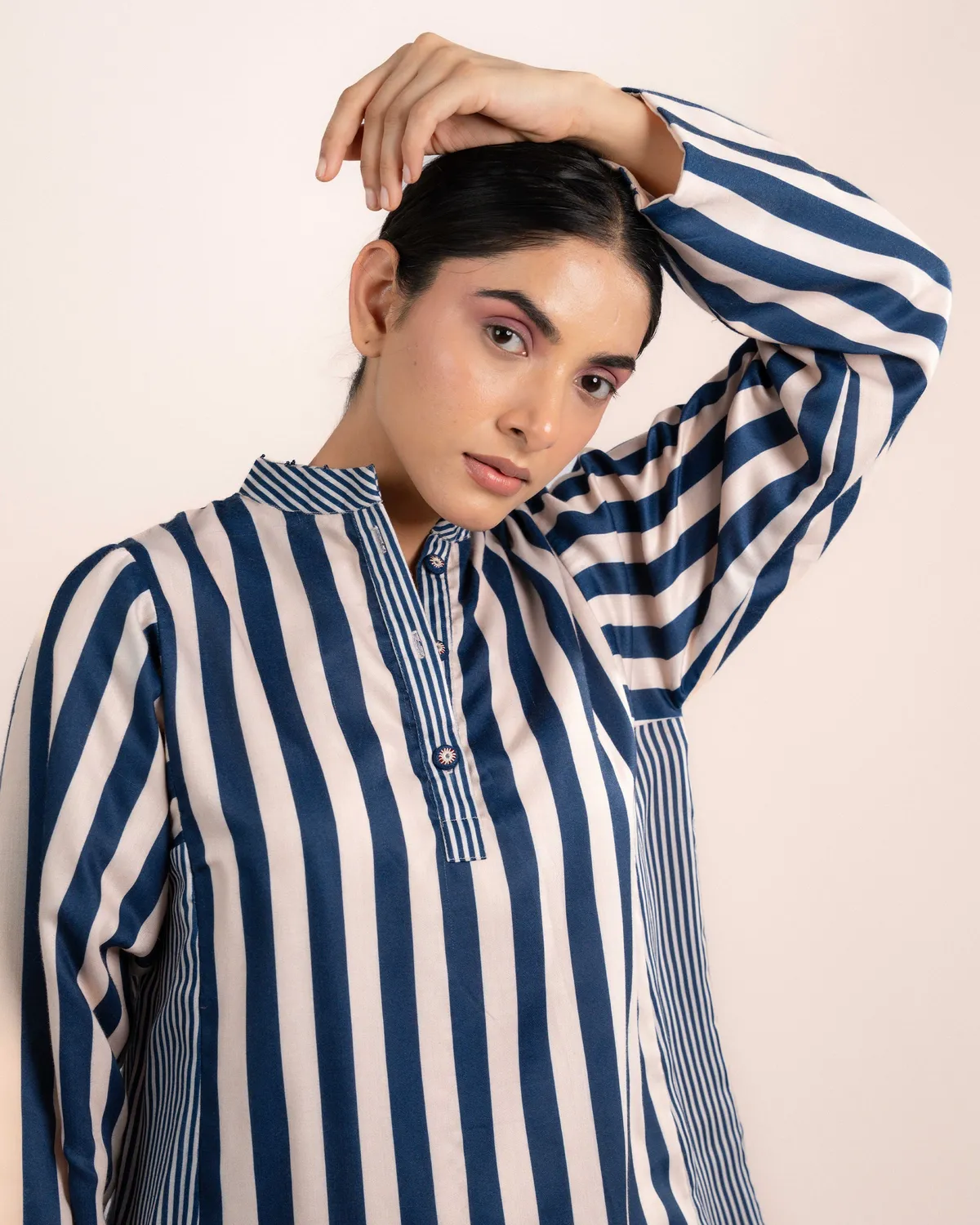 Our Dve Zuri camicia blu righe spesse modal 29 pollici
