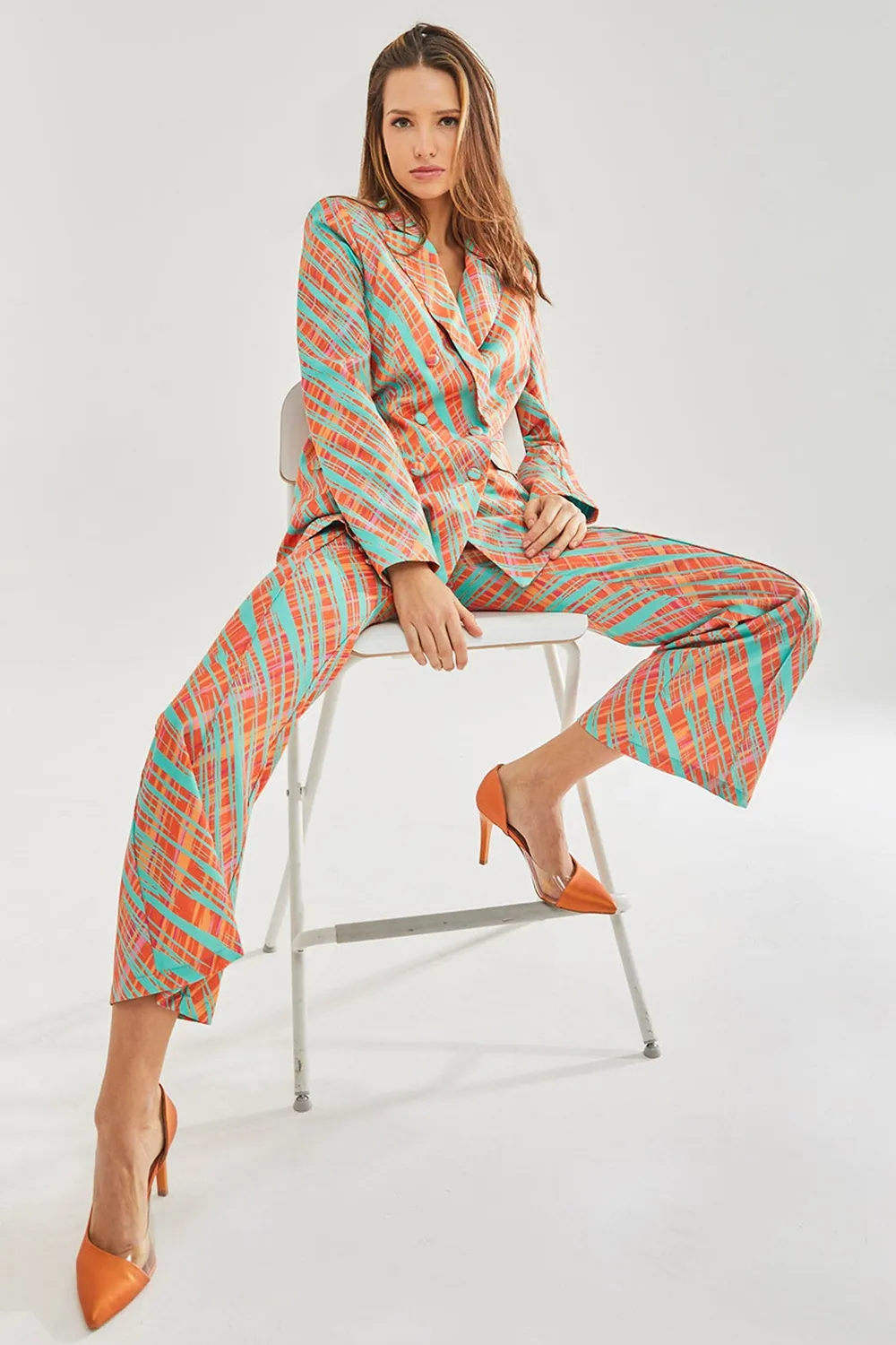 Liquorish Relaxed Orange Scribble Print blazer arancione fantasia