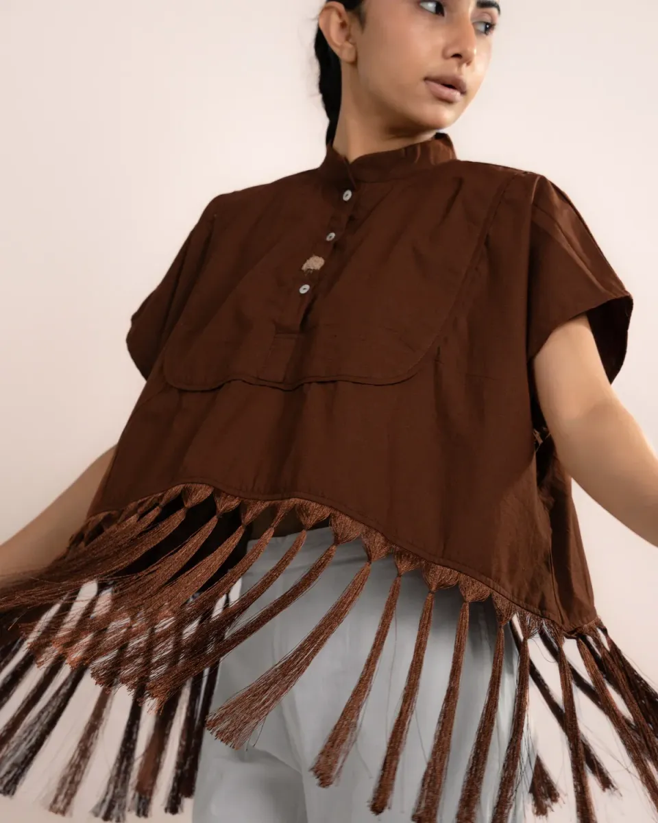 Our Dve Tofu Top top marrone poplin con frange