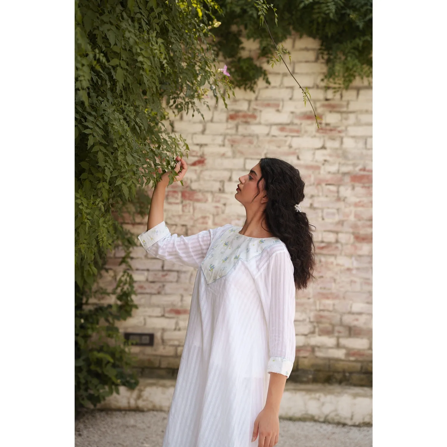 Our Dve Capsule 7 top donna bianco cotone ricamato