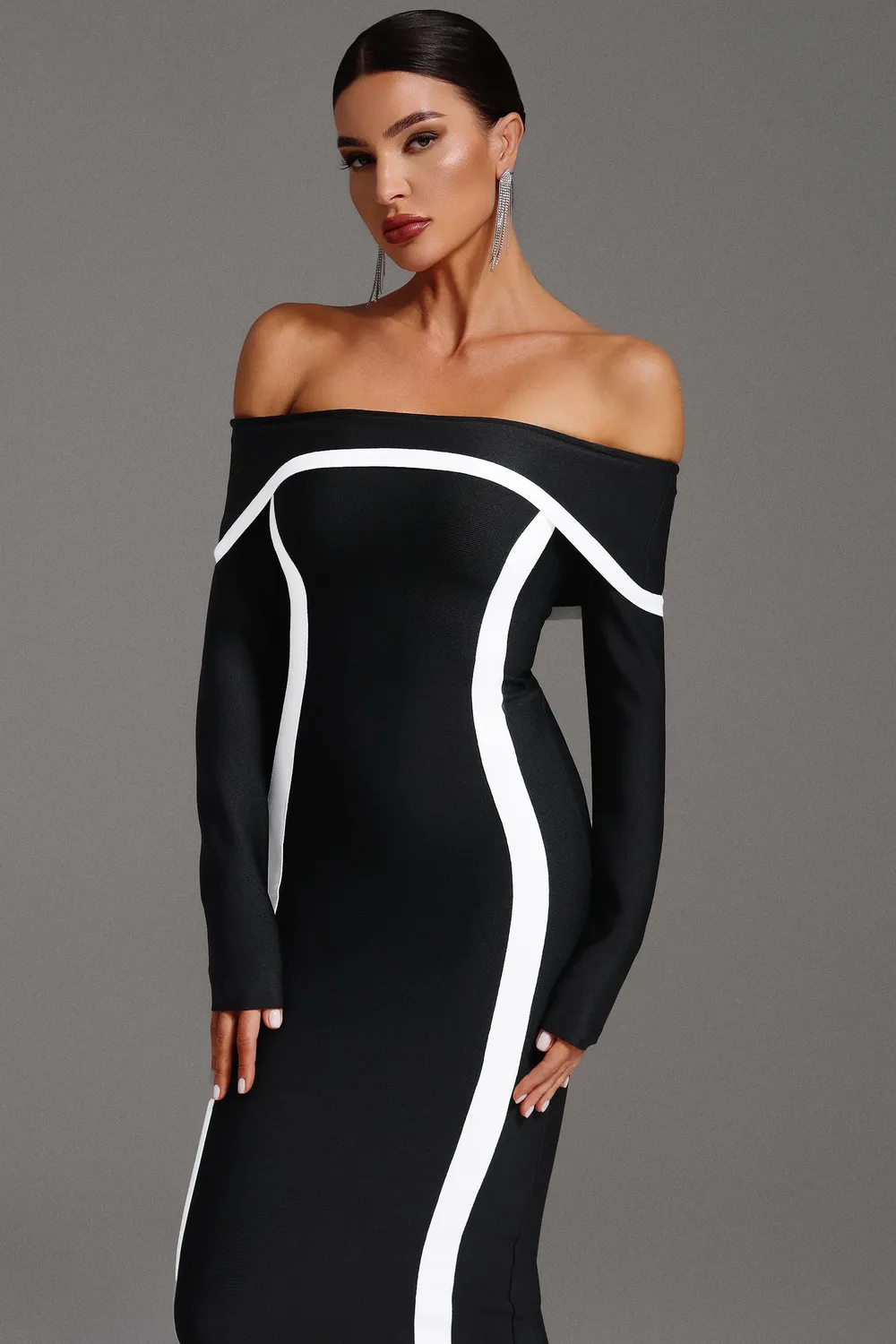 Bella Barnett Hilda abito maxi nero spalle scoperte maniche lunghe