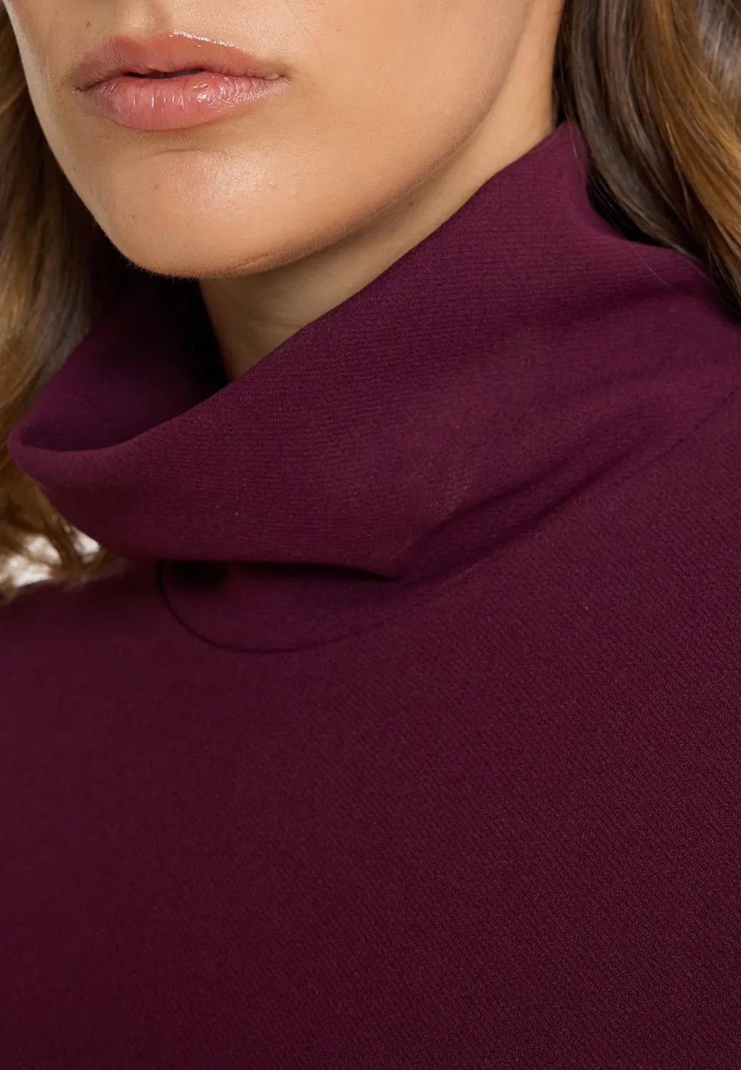 Ana Alcazar Adnina abito collo alto bordeaux oversize