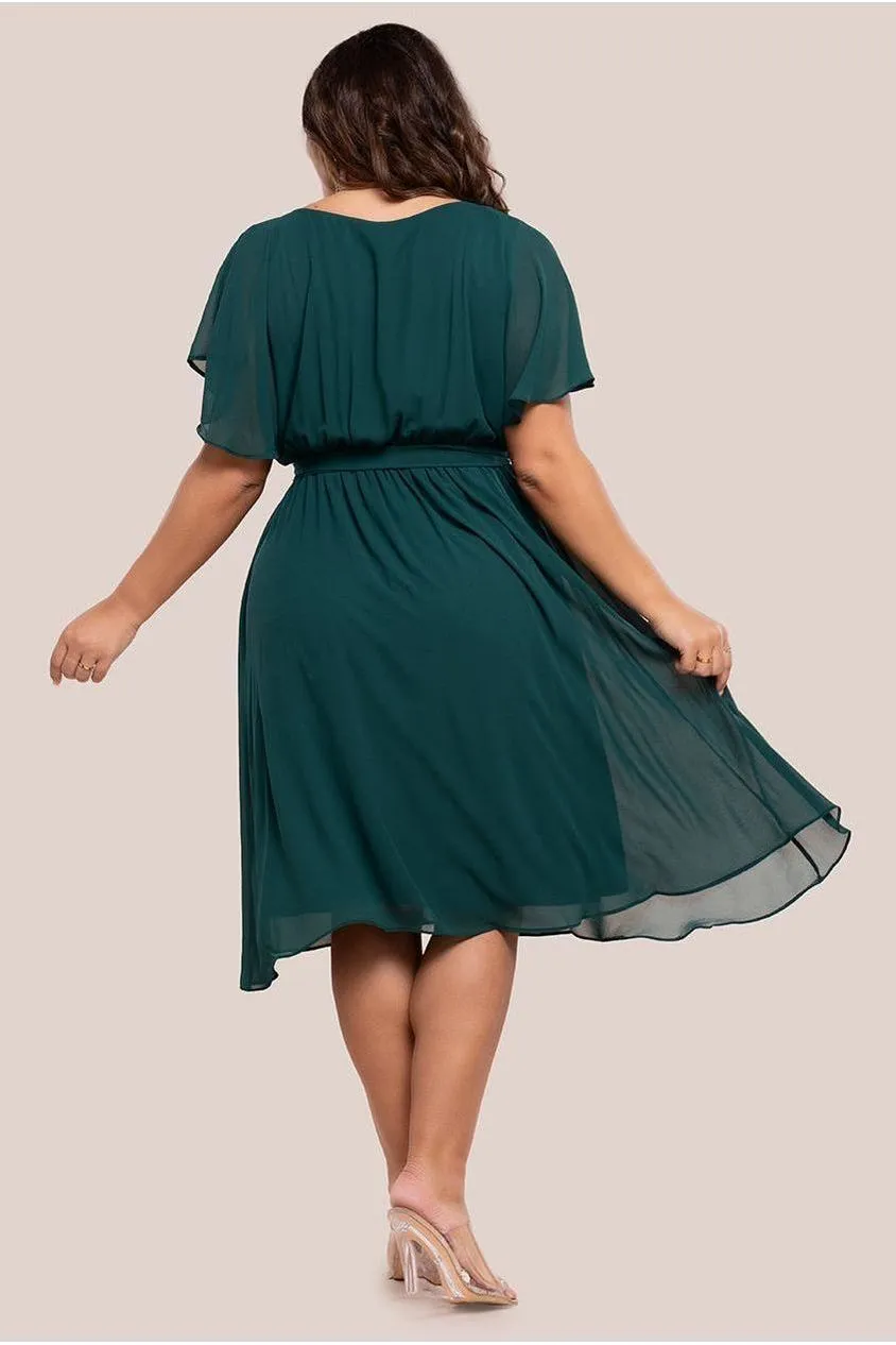 Goddiva Plus Wrap abito midi verde smeraldo taglie forti volant
