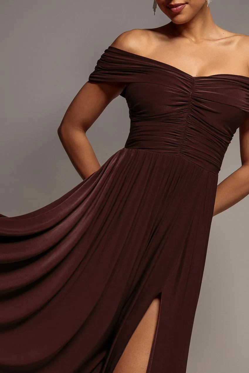 Goddiva Abito Maxi Bardot Marrone Scuro con Spacco