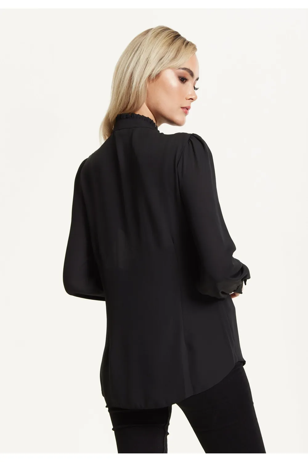 Liquorish Black Ruffle Front camicia nera volant collo alto