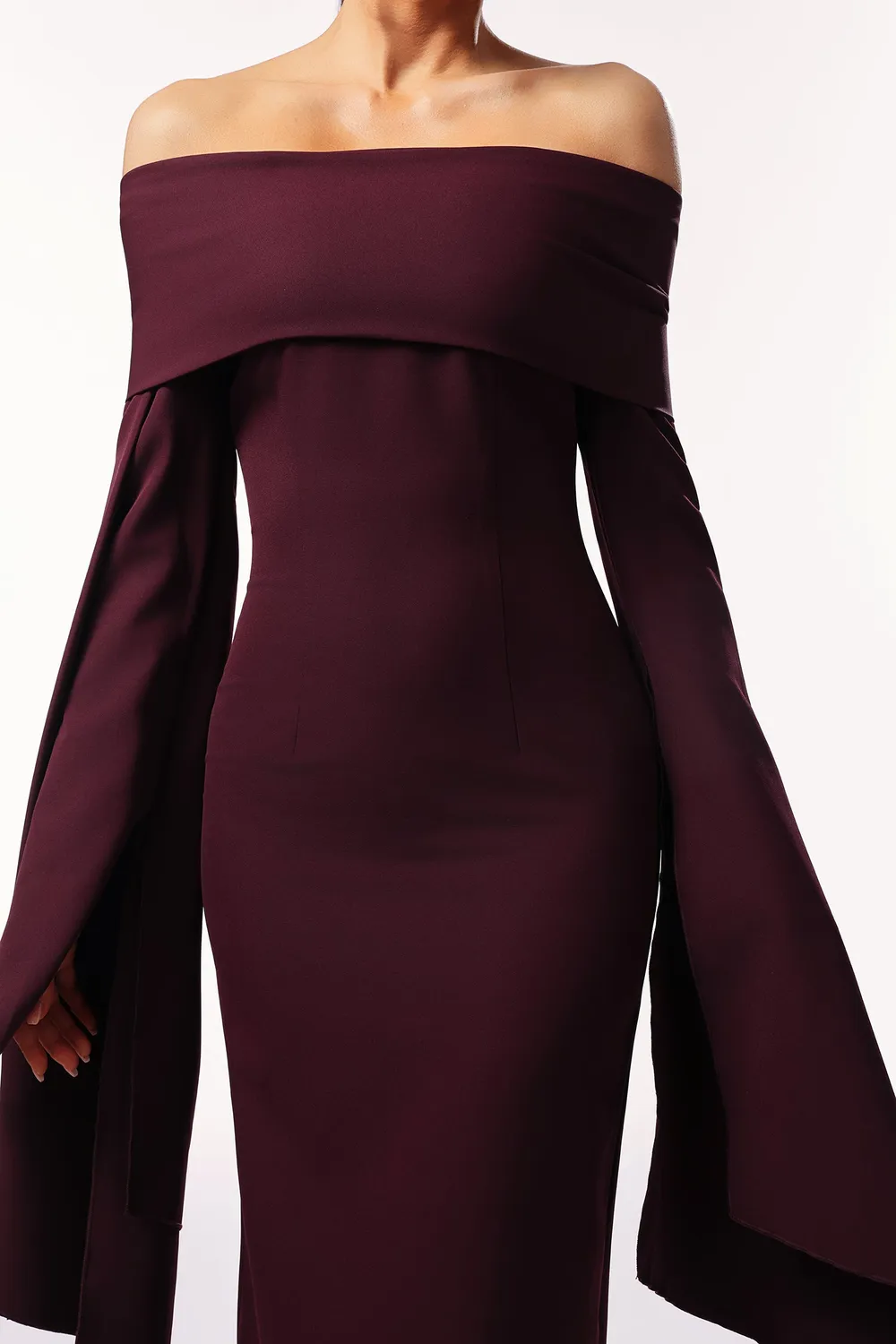 Bella Barnett Zaria abito maxi viola spalle scoperte