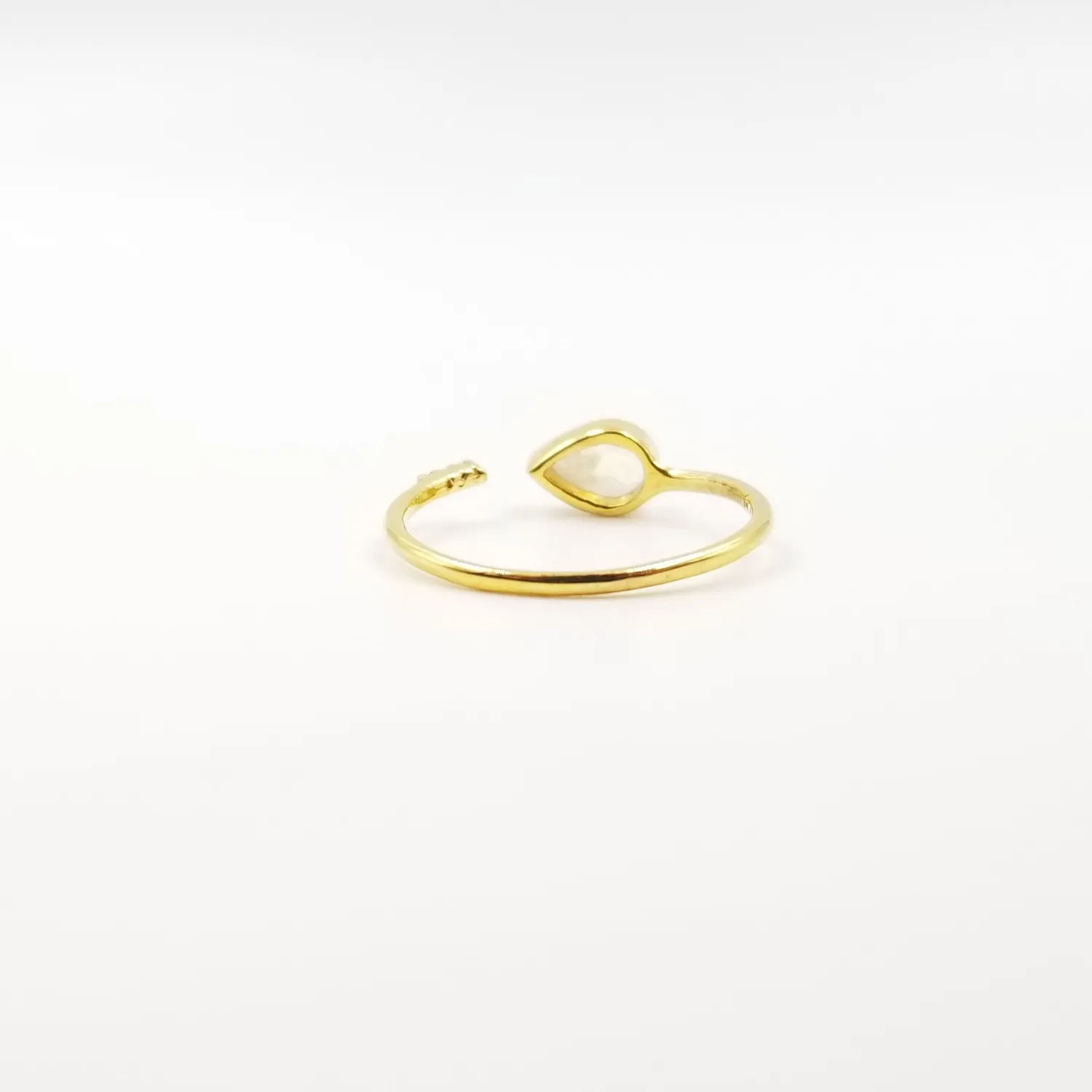 Our Dve Moonstone Drop Ring anello pietra di luna oro