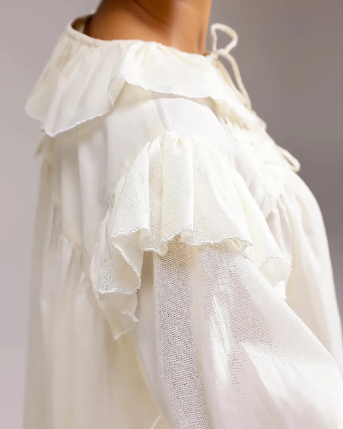 Our Dve Ivy top beige cotone volant