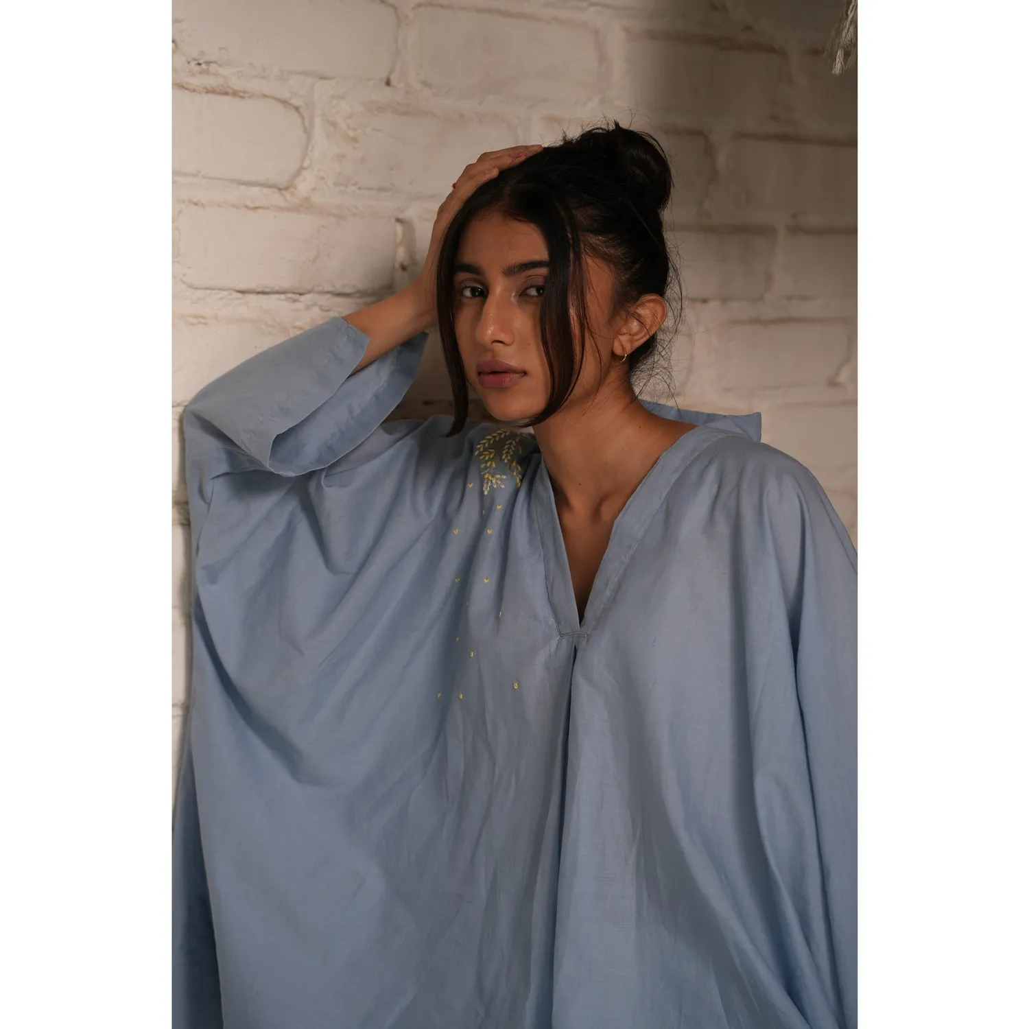 Our Dve Capsule 20 camicia donna blu cotone manica kimono
