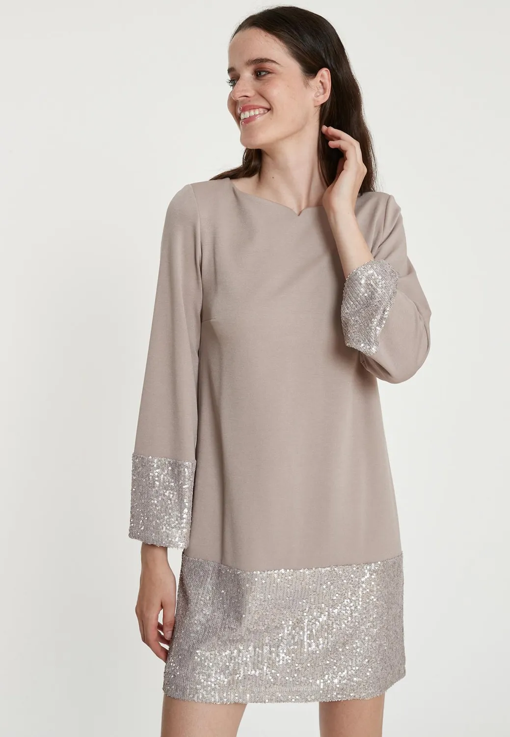 Ana Alcazar Tadona abito tunica argento elegante