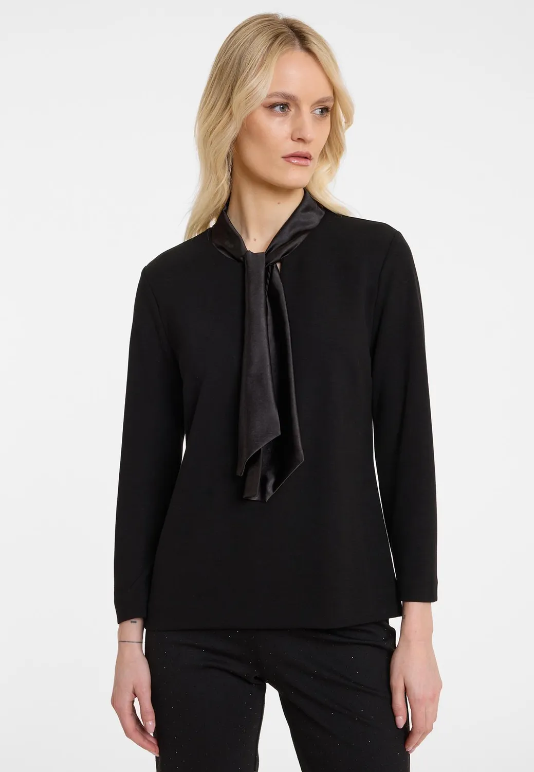 Ana Alcazar Agini top nero jersey con cravatta