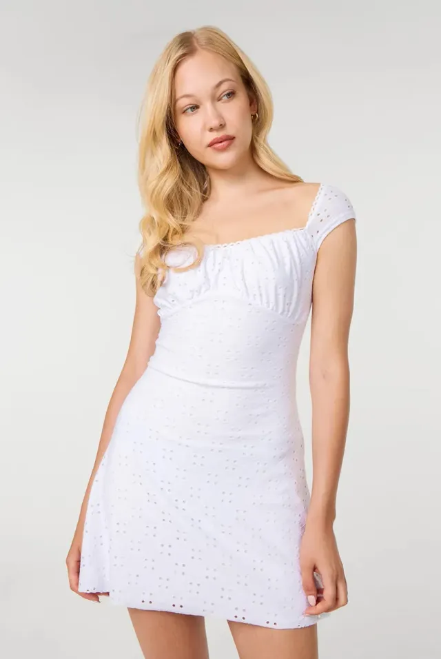 Pink Vanilla Cap Sleeve Broderie abito mini crema in pizzo