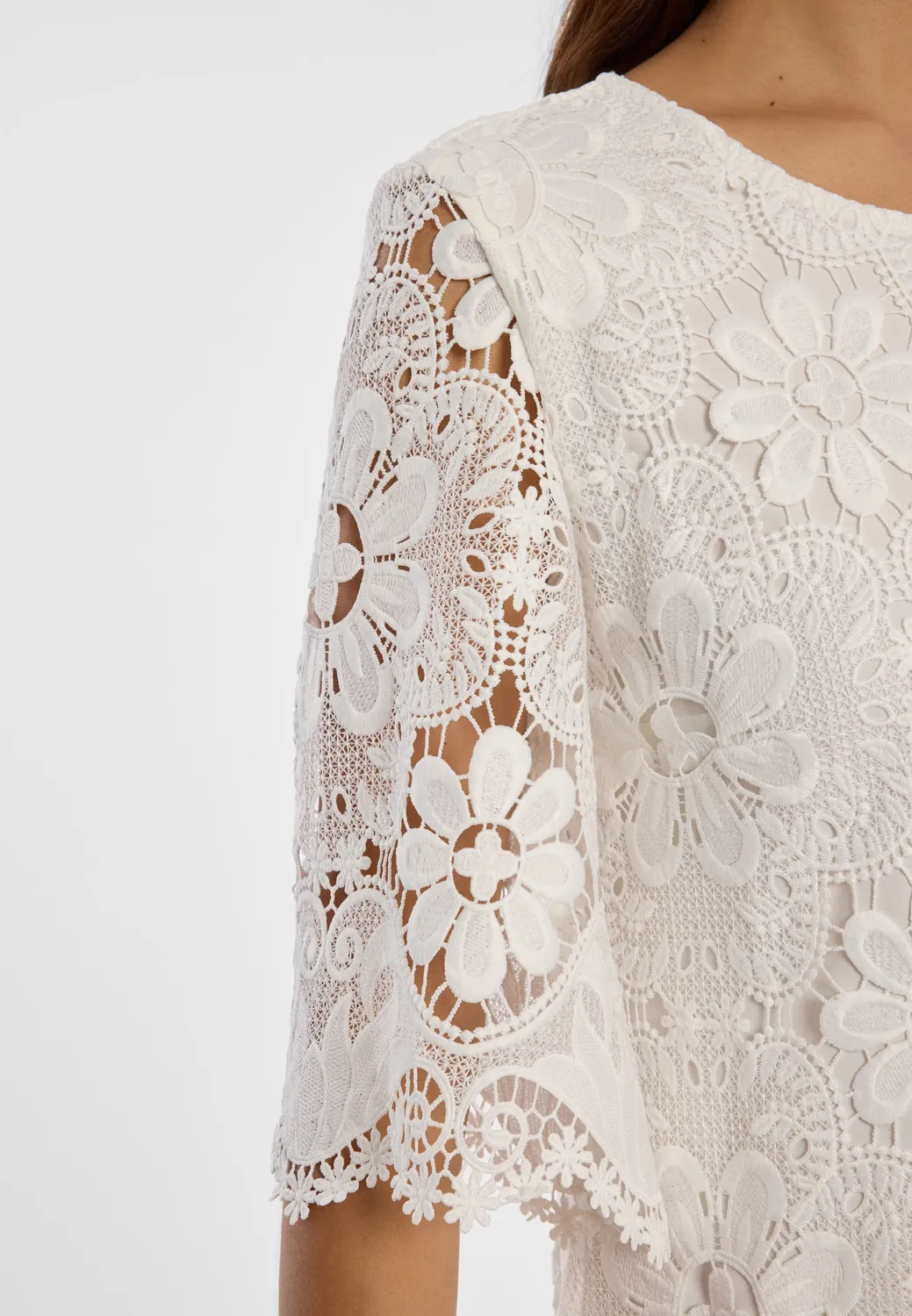 Ana Alcazar Dailo abito pizzo bianco corto