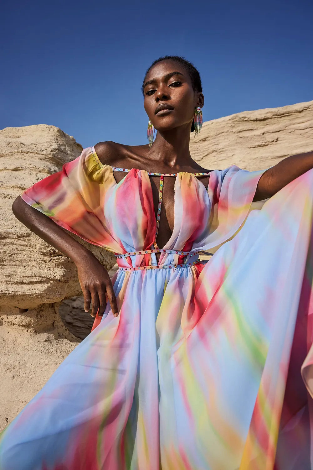 Bella Barnett Zaysha abito midi fantasia spalle scoperte