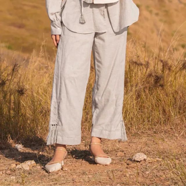 Our Dve Whisper Wind pantalone grigio frange