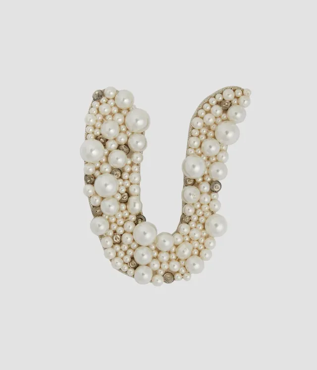Erdem Pearl Alphabet Brooch U spilla perle lettera U