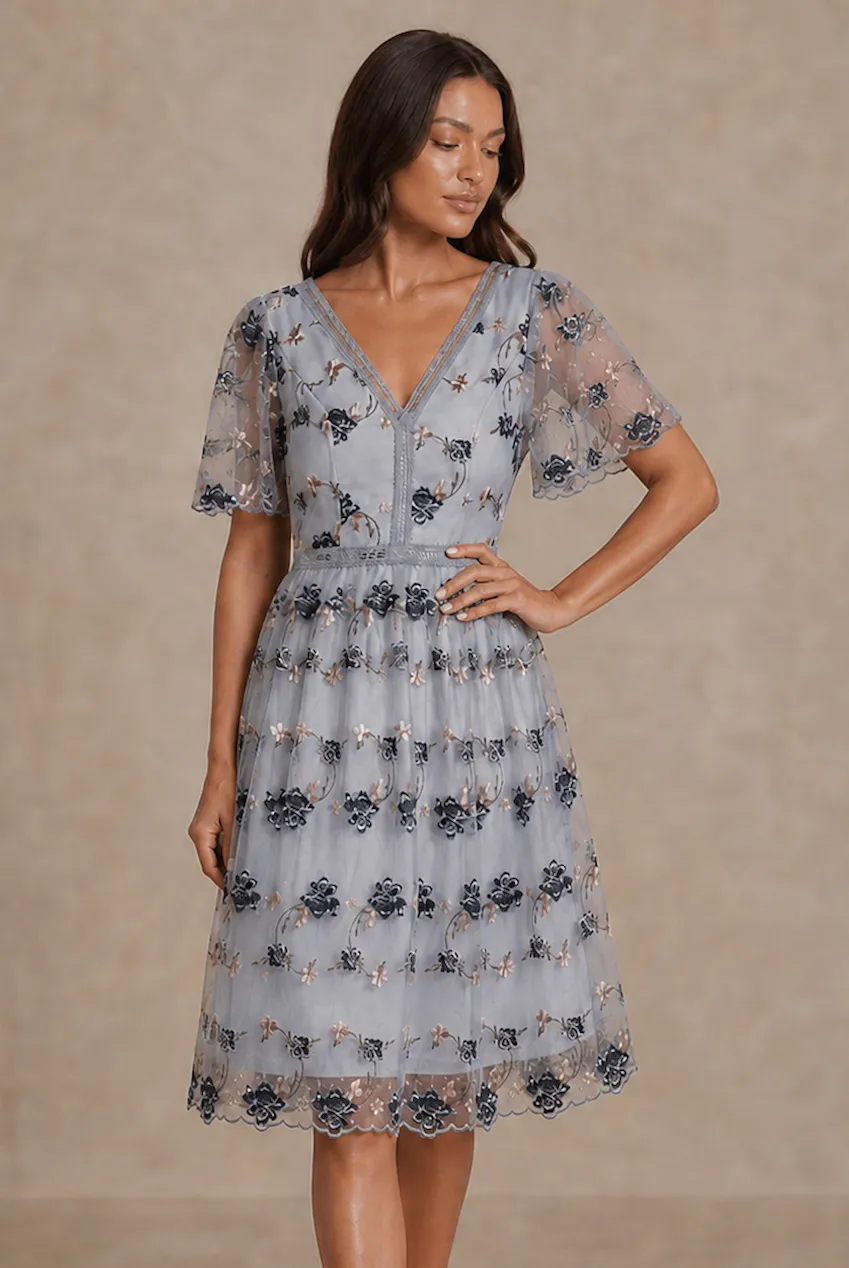 Chi Chi London Floral abito pizzo midi blu ricamo floreale