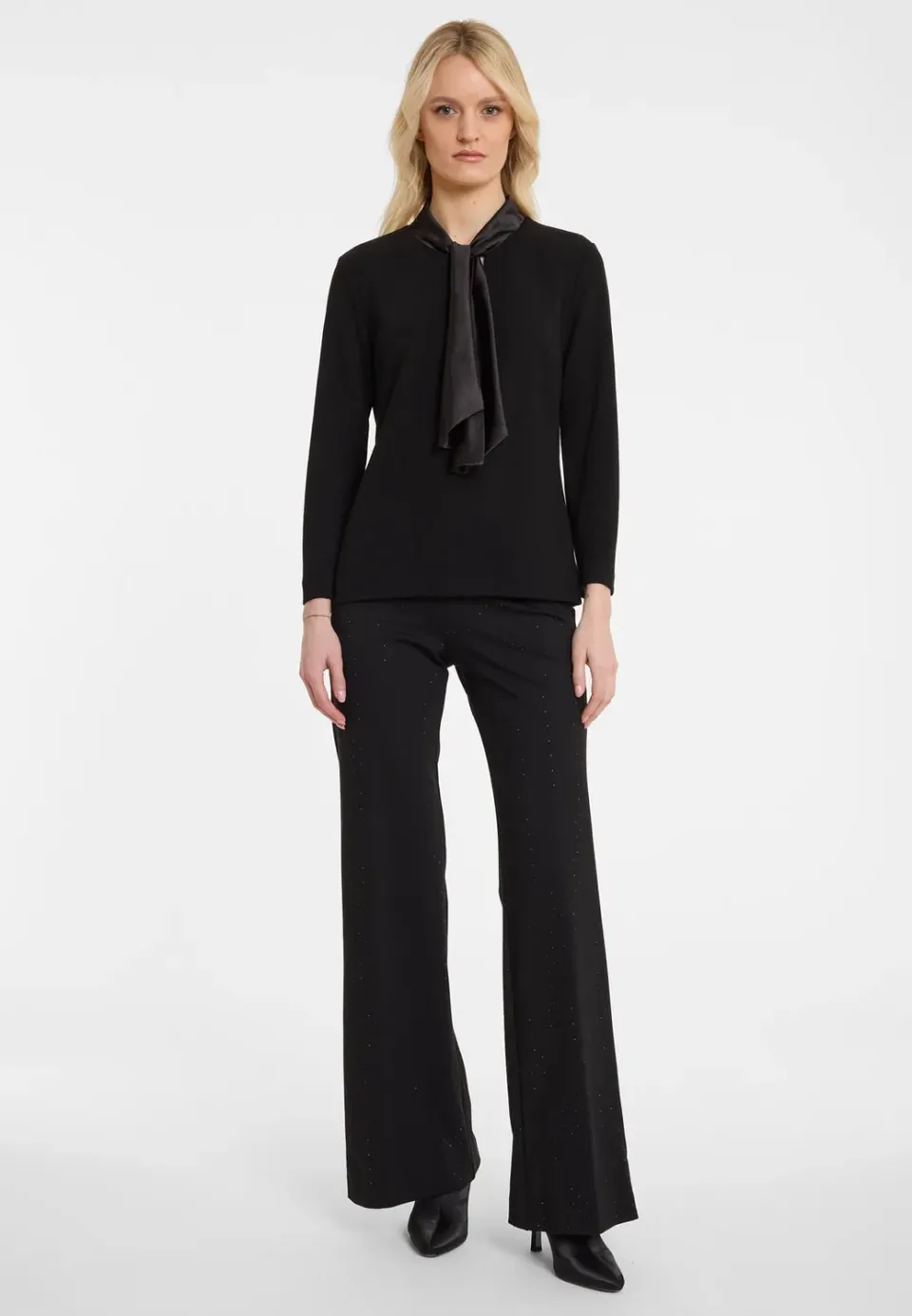 Ana Alcazar Agini top nero jersey con cravatta