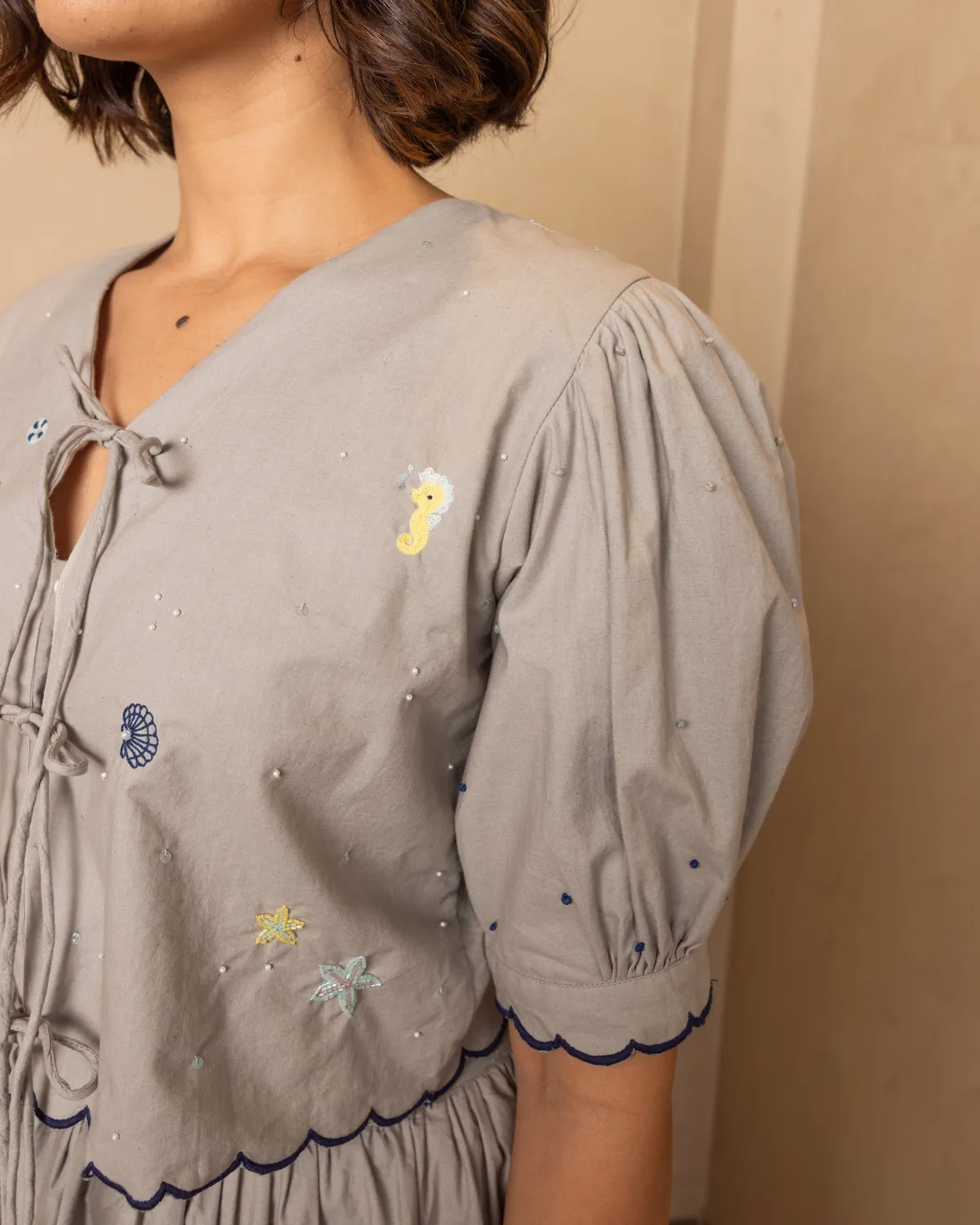 Our Dve Ari set top gonna grigio popeline