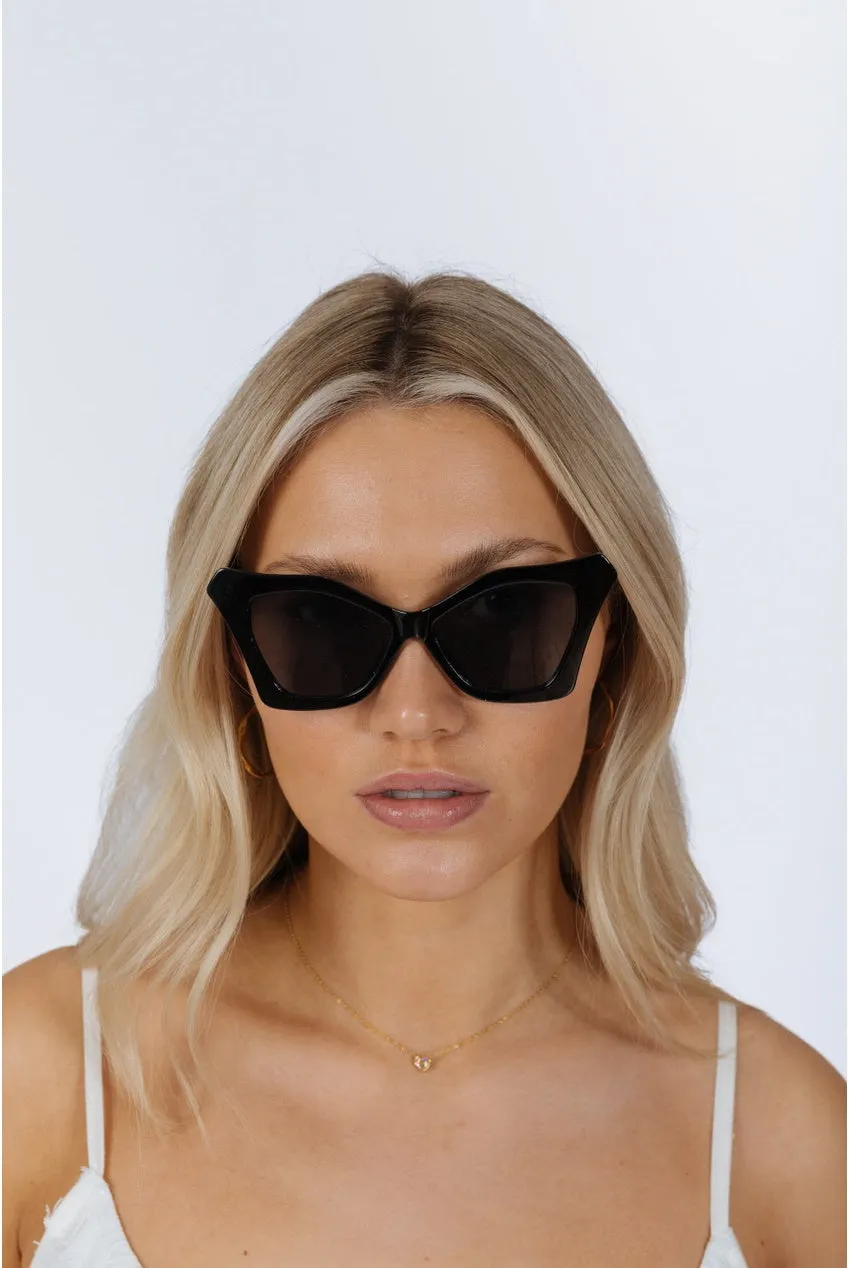 SVNX Cat-Eye SG2510802 occhiali da sole neri oversize UV400