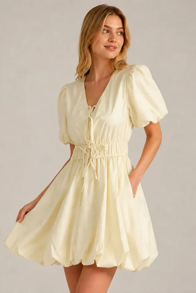 Avinci Puff Sleeve Tie Front mini abito crema maniche a sbuffo