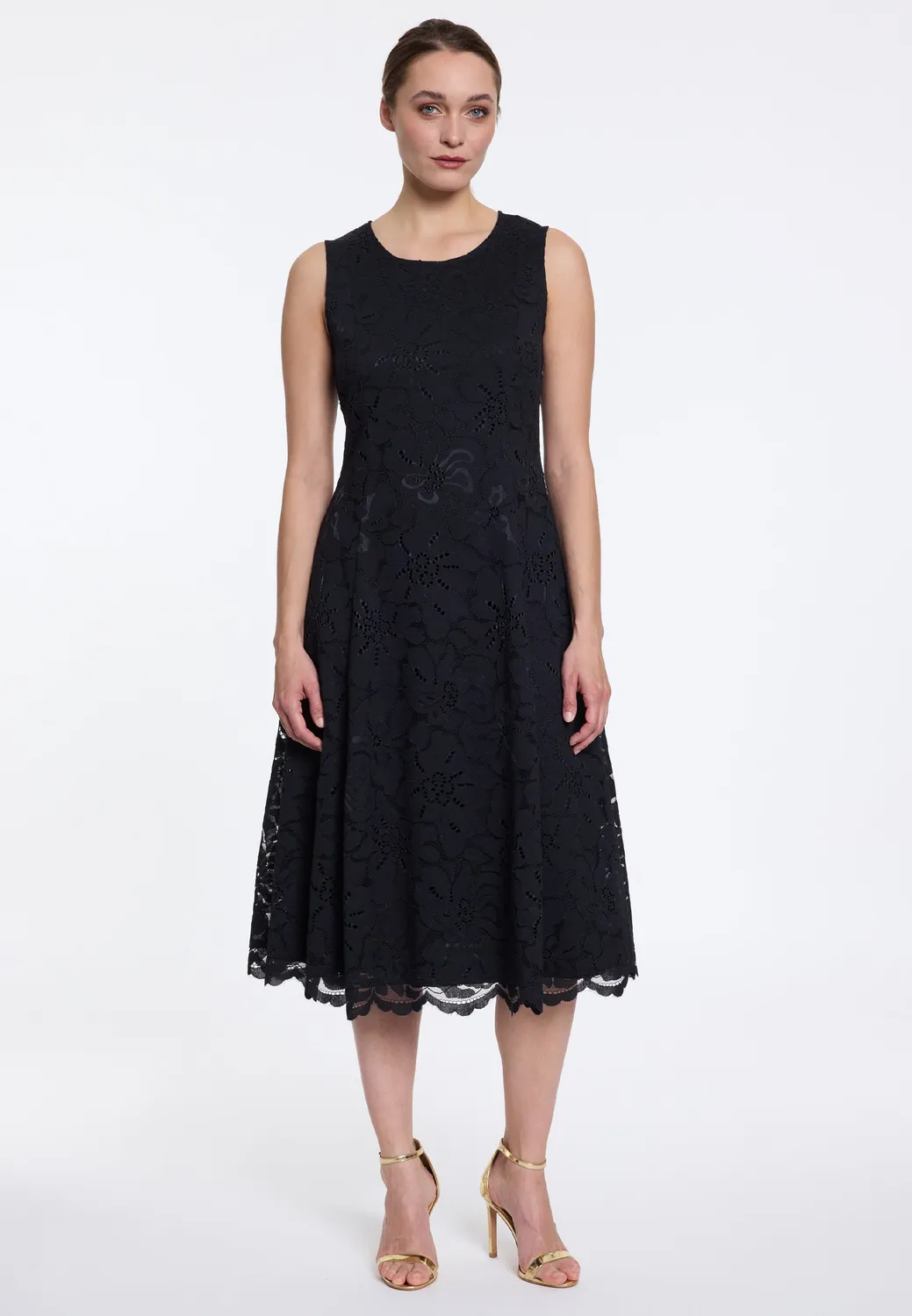 Ana Alcazar Duvia abito in pizzo nero midi
