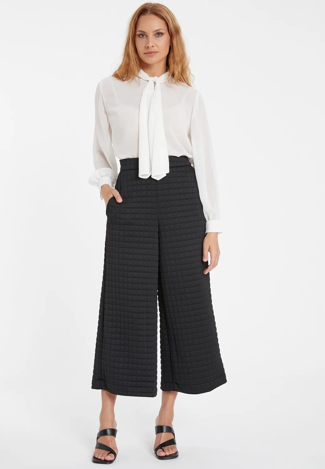 Ana Alcazar Savosa pantaloni culotte trapuntati 7/8