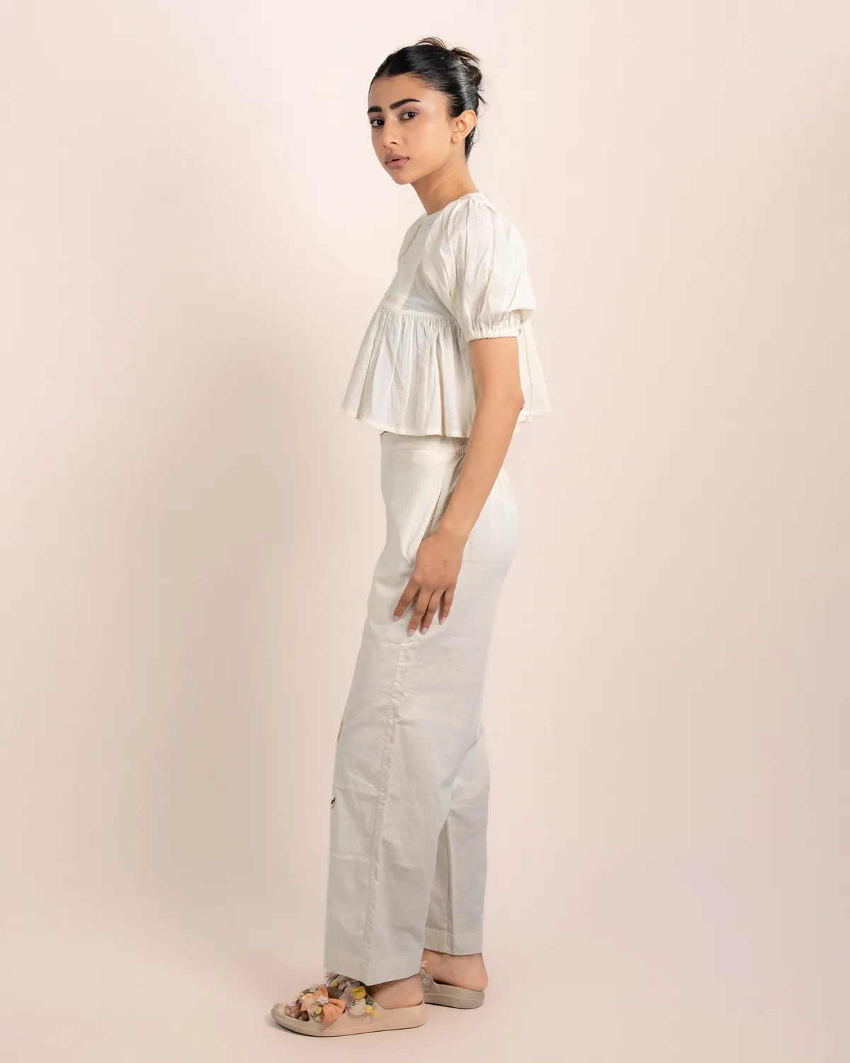 Our Dve Lily Top beige in cotone scollo rotondo