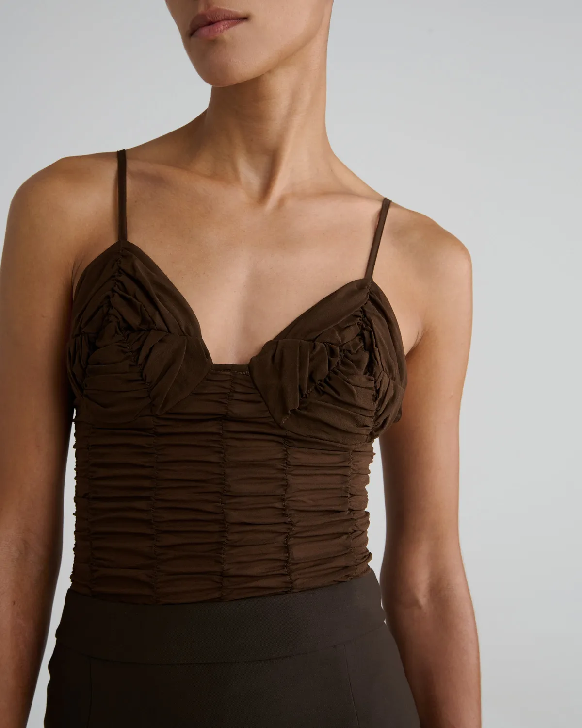 Violante Nessi Pensato top marrone in seta georgette