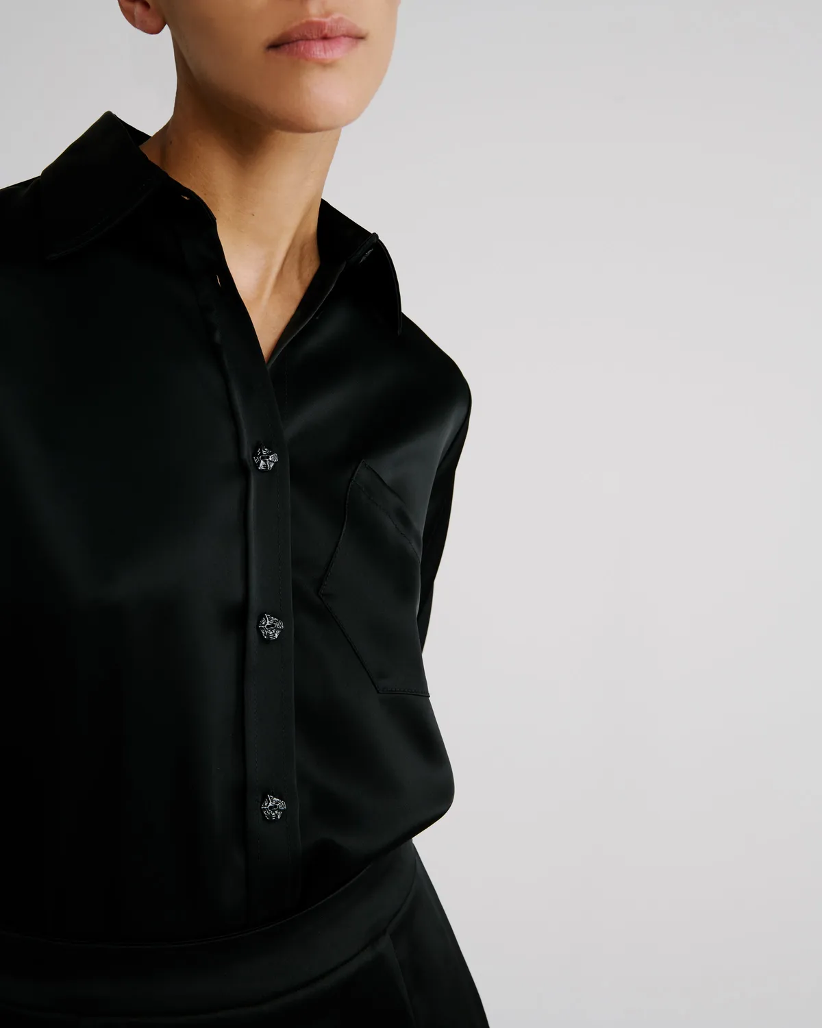 Violante Nessi Violi camicia nera cady satin collo