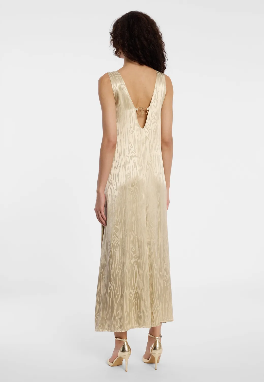 Ana Alcazar Zarena maxi abito oro satin scollo V