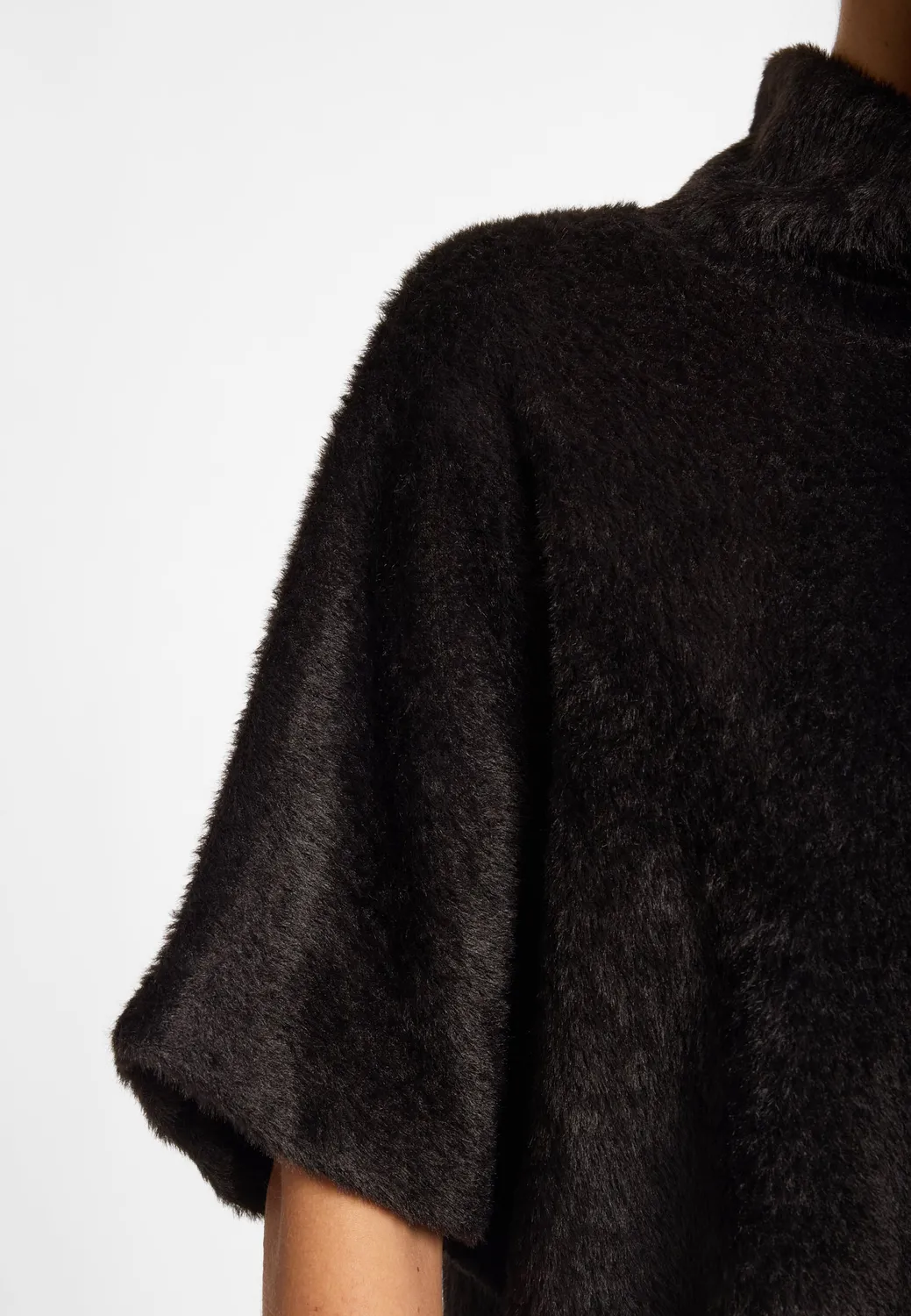 Ana Alcazar Enirys maglione peluche nero corto