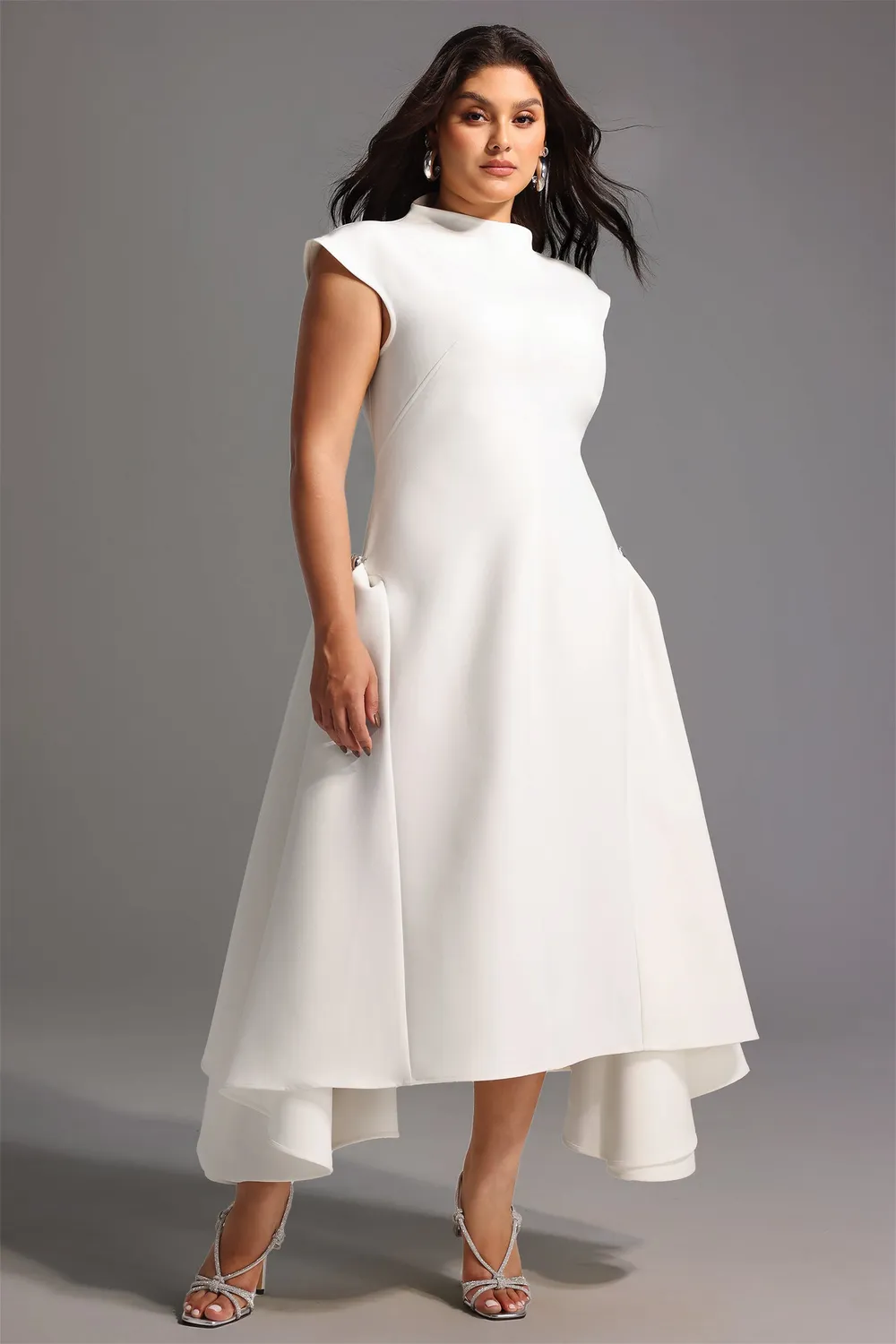 Bella Barnett Paca Choker abito maxi bianco smanicato