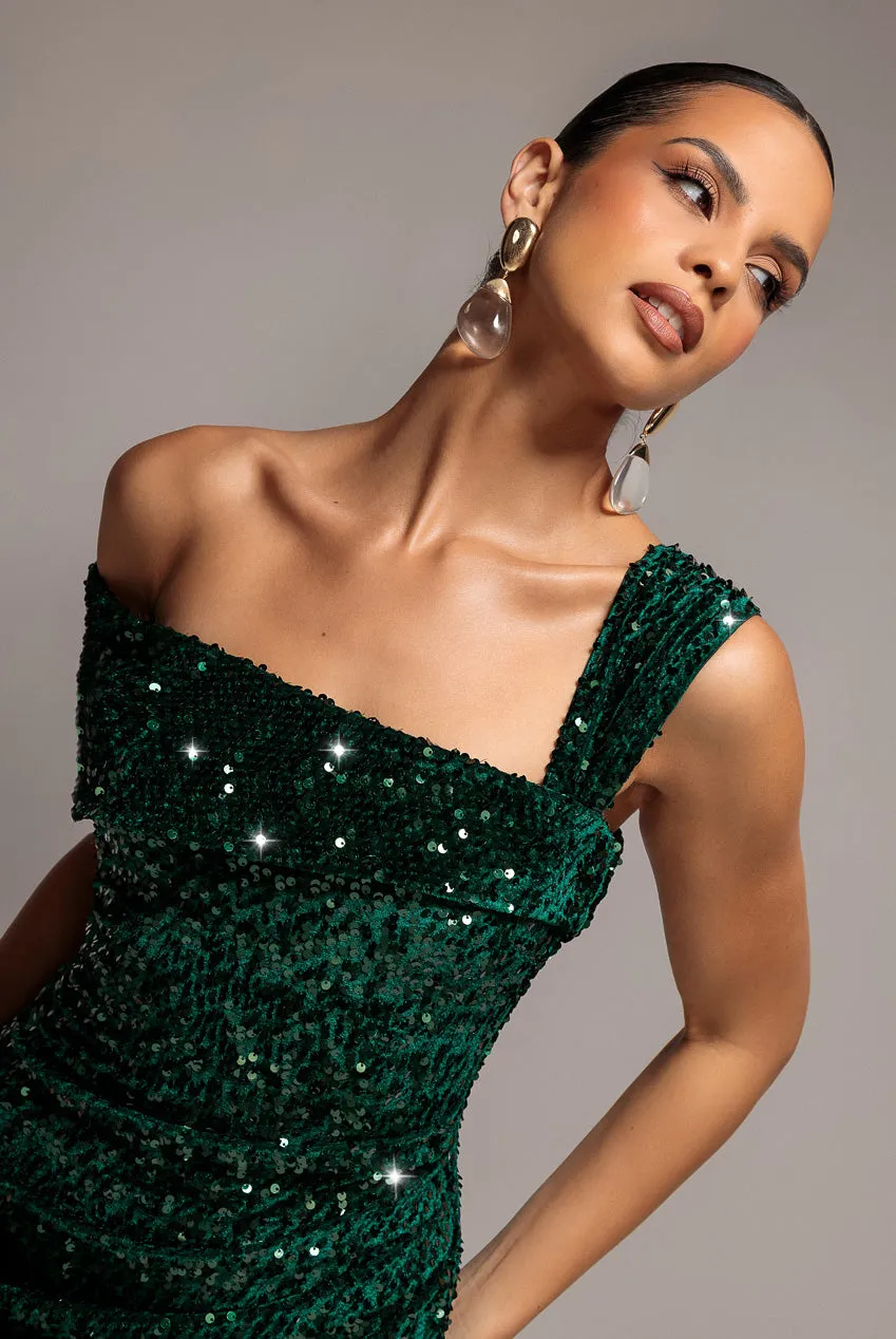 Goddiva Asymmetric Off Shoulder Pleated Waist abito maxi verde