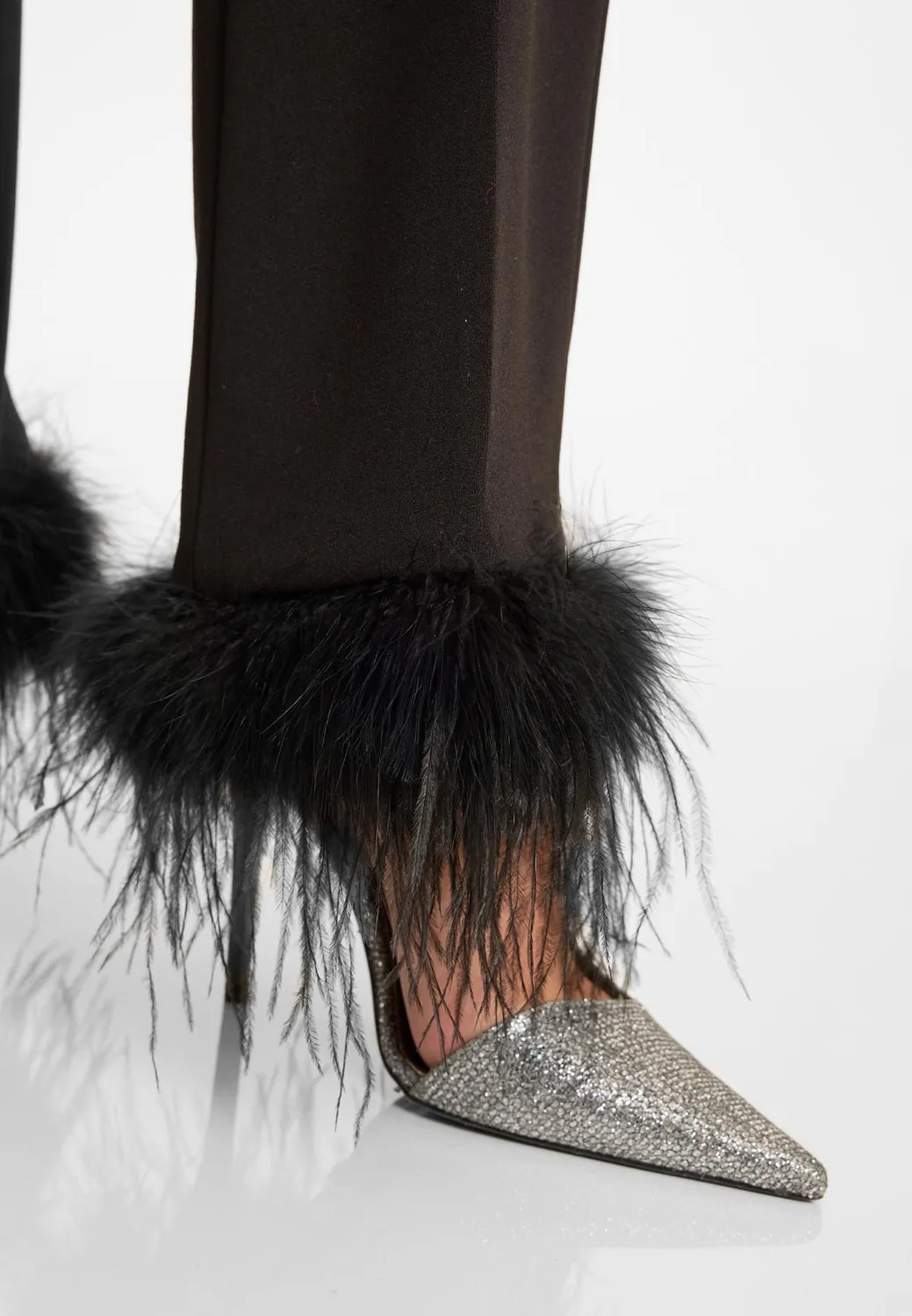 Ana Alcazar Afila pantaloni neri piume eleganti