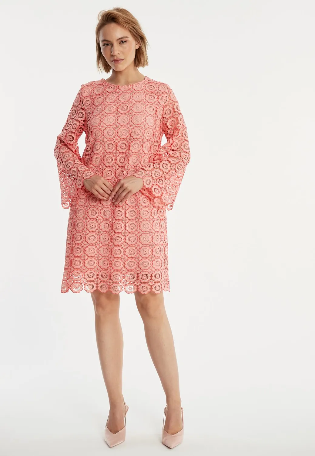 Ana Alcazar Zahia abito pizzo rosa corallo