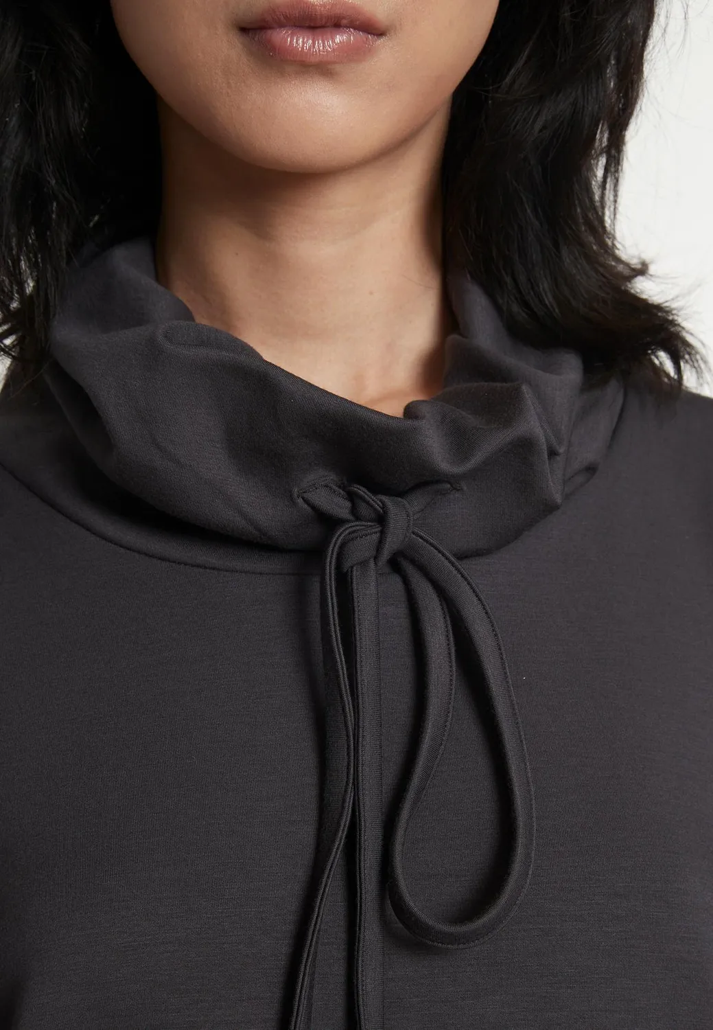 Ana Alcazar Iresa top collo alto grigio