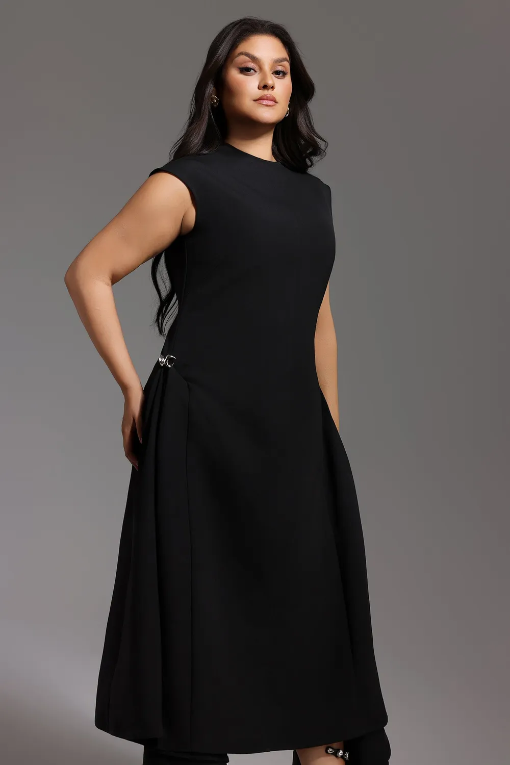 Bella Barnett Paca Choker abito maxi nero smanicato