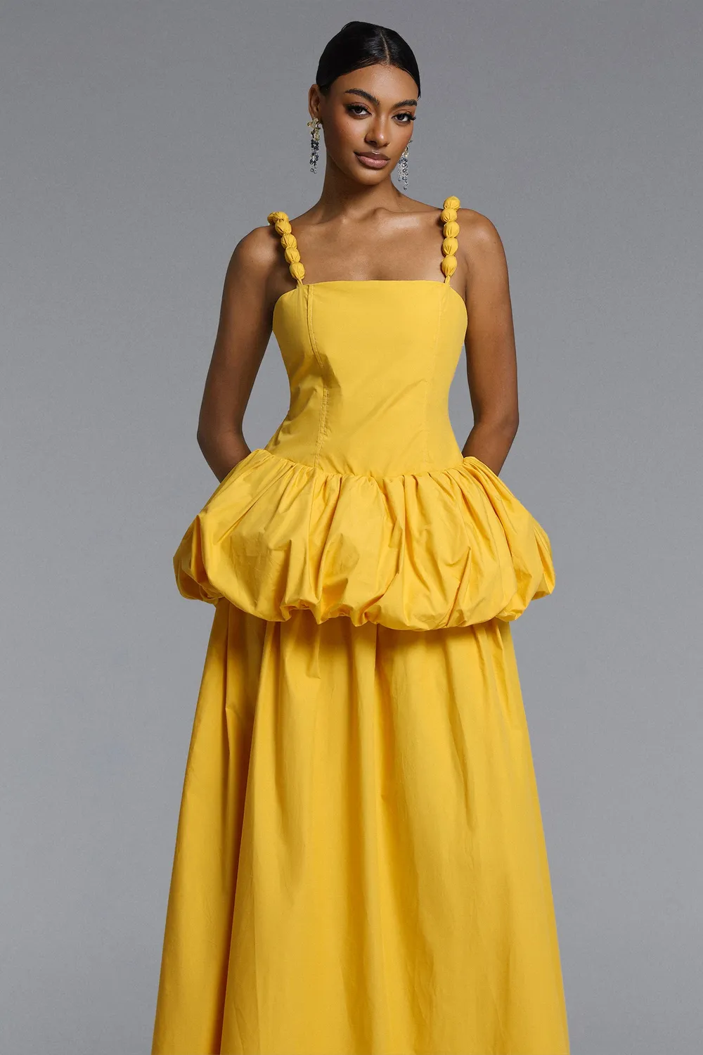 Bella Barnett Sierra abito maxi giallo scollo quadrato
