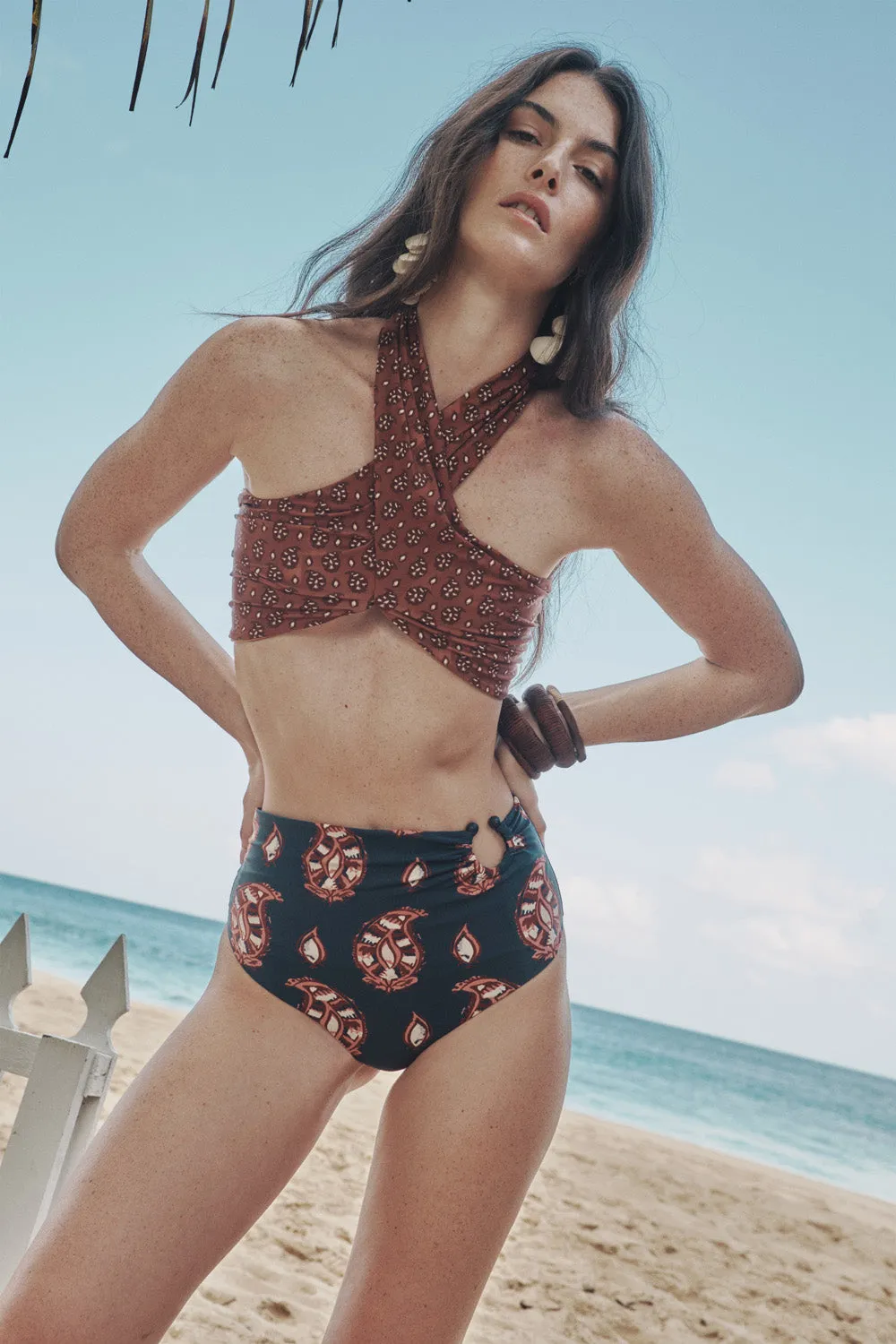 Johanna Ortiz Taita slip bikini vita alta blu navy rosa