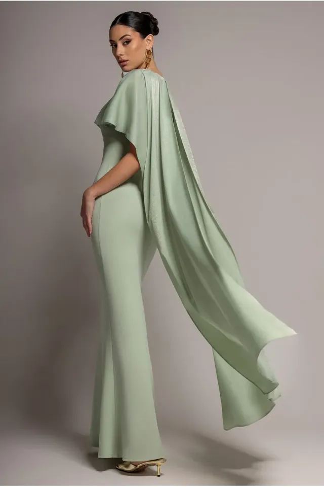 Goddiva Scoop Neck Cape abito maxi verde salvia in raso elegante