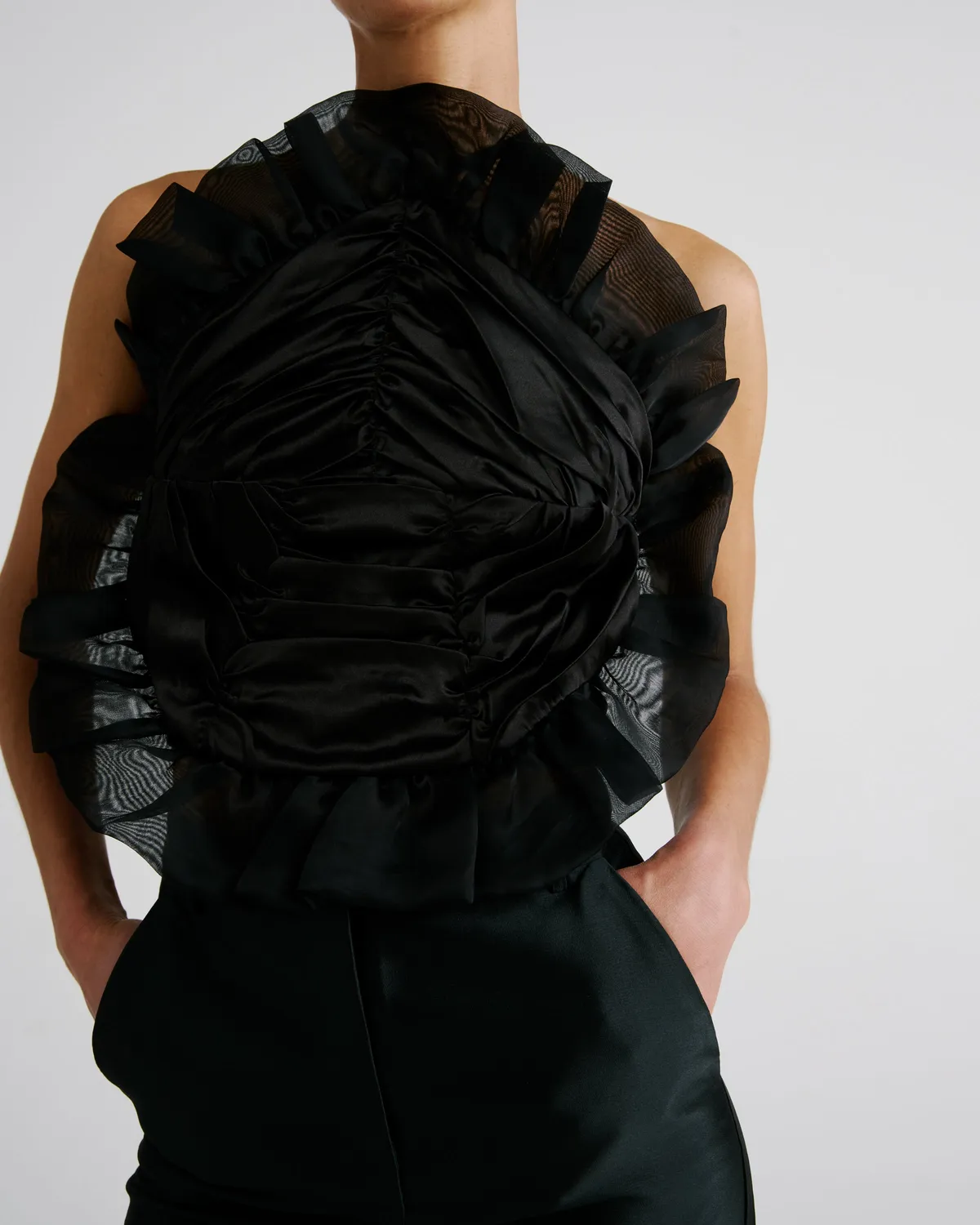 Violante Nessi Royal top nero seta raso organza